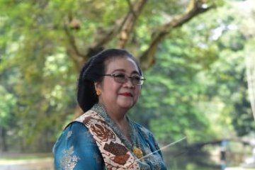 Menteri Lingkungan Hidup Siti Nurbaya kenakan kebaya pada Hari Kartini