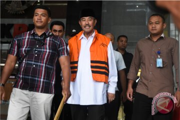 KPK Tahan Bupati Bandung Barat