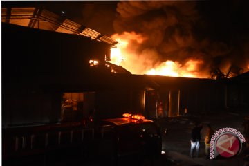 Kebakaran Pabrik Payung di Depok