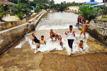 Mencoba serunya Pemandian Sungai Ajil di Riau