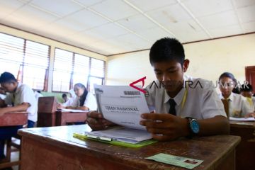 UJIAN UN SMP TERKENDALA KOMPUTER DAN INTERNET