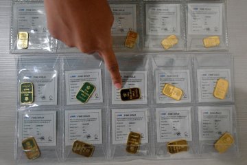 Pelemahan rupiah picu kenaikan penjualan emas Antam
