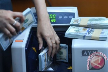 Ekonom Bank Mandiri memprediksi pelemahan rupiah tak akan sampai Rp15.000