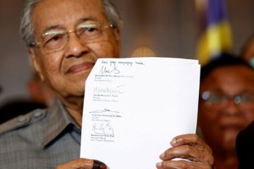 Mahathir ternyata tak mau cepat-cepat mundur demi Anwar Ibrahim