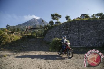 Letusan kecil Merapi bawa hujan abu ke Kaliurang, Magelang