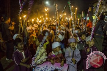 2.000 peserta semarakkan pawai obor HUT RI ke-73