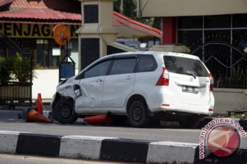 Mobil teroris Riau diperiksa, ada rangkaian kabel di dalamnya