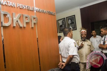 DKPP berhentikan empat komisioner KPU Paniai