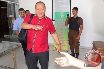 Empat tersangka suap DPRD Sumut ajukan praperadilan