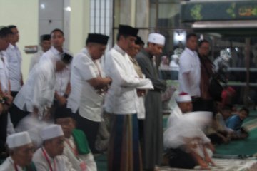 Presiden Jokowi shalat tarawih di Masjid Al-Istiqomah Kuningan
