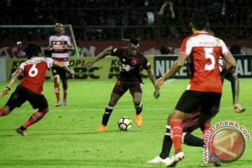 PSM kalahkan Madura United 2-0