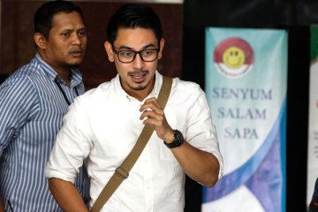 KPK periksa Adik Zumi Zola