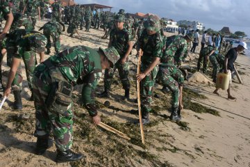 Aksi bersih sampah pantai