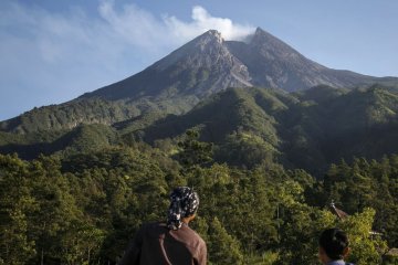 Aktivitas warga lereng Gunung Merapi