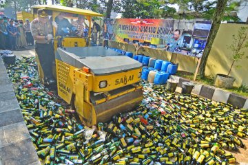 Pemusnahan barang bukti miras oplosan