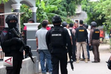 Densus 88 tangkap 2 terduga teroris di Cirebon