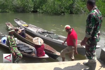 Jembatan perahu permudah aktivitas warga