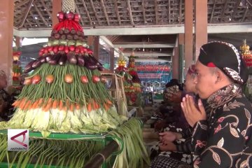 Nyadran Makam Sewu tradisi penyucian diri