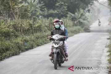 Hujan abu terjang sebagian wilayah Srumbung Magelang