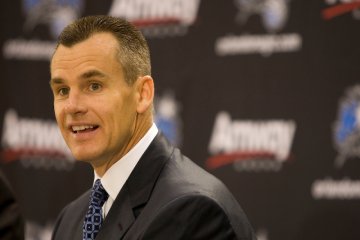 Billy Donovan tetap melatih Thunder