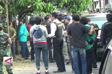 Polisi geledah rumah terduga teroris di Perumnas Sawojajar 2