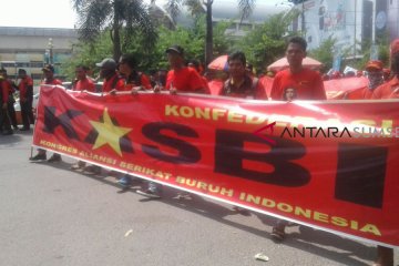 1500 buruh dari KASBI merahkan Monpera
