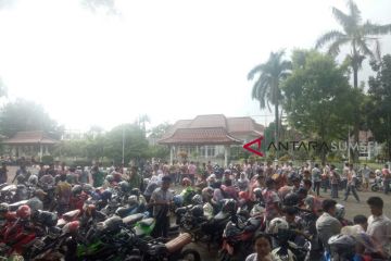 Aksi corat coret dan konvoi kelulusan siswa SMA