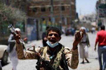Koalisi Arab Saudi cegat 3 rudal balistik yang diluncurkan Houthi