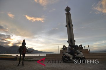 Ngabuburit di Teluk Palu