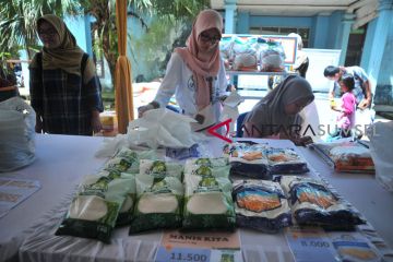 Pasar Murah Perum Bulog Divre Sumsel