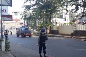 Enam kantong jenazah tiba di RS Polri