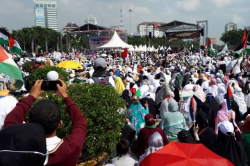 Jalanan sekitar Monas padat saat aksi 115