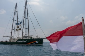 Aksi menolak kapal tongkang di Karimunjawa