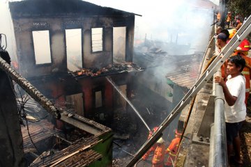 Kebakaran permukiman penduduk di Cipinang Muara