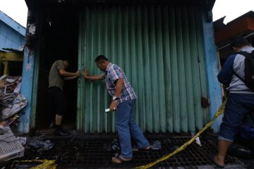 Delapan orang tewas dalam kebakaran rumah kos di Surabaya