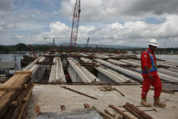 Mega proyek jembatan Kendari