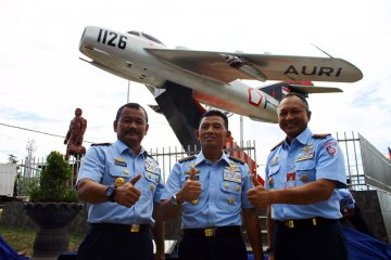 Monumen pesawat tempur TNI AU