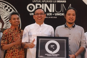 Peluncuran aplikasi uji hoaks