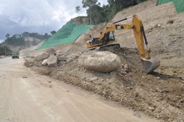 Peningkatan jalan nasional jalur trans Sulawesi