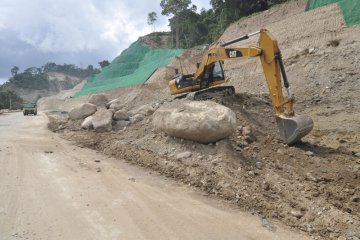 Pasaman Barat siagakan alat berat antisipasi longsor