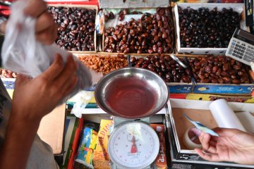 Pedagang kurma banjir pesanan selama Ramadhan di Pekanbaru