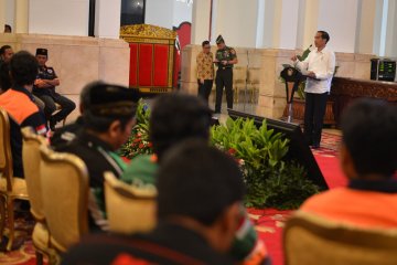 Jokowi janji "sikat" pungli terhadap supir truk