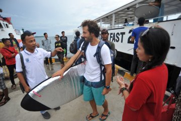 Retribusi surfing Mentawai
