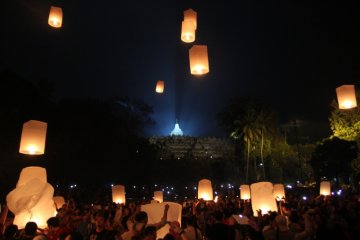 Ragam festival lampion di Asia saat Waisak, dari Borobudur sampai India