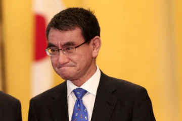 Menteri vaksinasi, kandidat PM Jepang terfavorit dalam jajak pendapat
