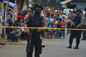Densus 88 tangkap dua terduga teroris di Sukabumi