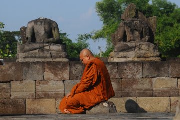 Meditasi Biksu Jelang Waisak