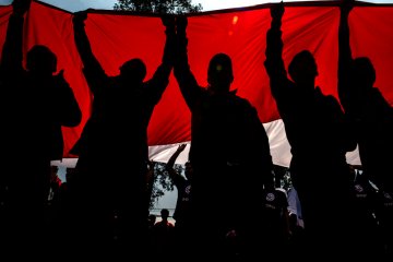 Polisi, buruh zikir dan makan bersama dalam May Day