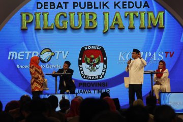 Khofifah-Gus Ipul perdebatkan program "Pak Kardiman"