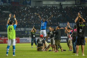 Persib kalahkan Persipura 2-0